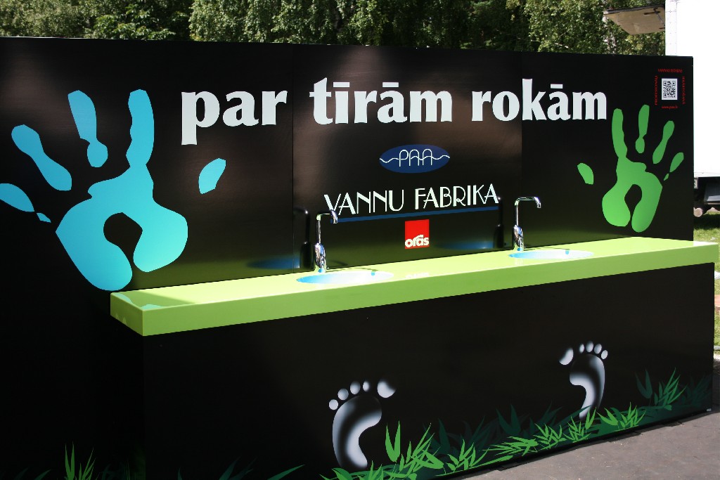 paa-baths-music-festival-positivus-2013